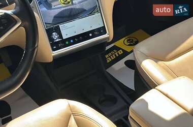 Лифтбек Tesla Model S 2015 в 