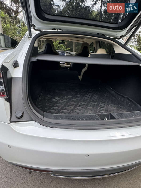 Лифтбек Tesla Model S 2014 в Умани