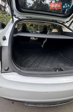 Лифтбек Tesla Model S 2014 в 