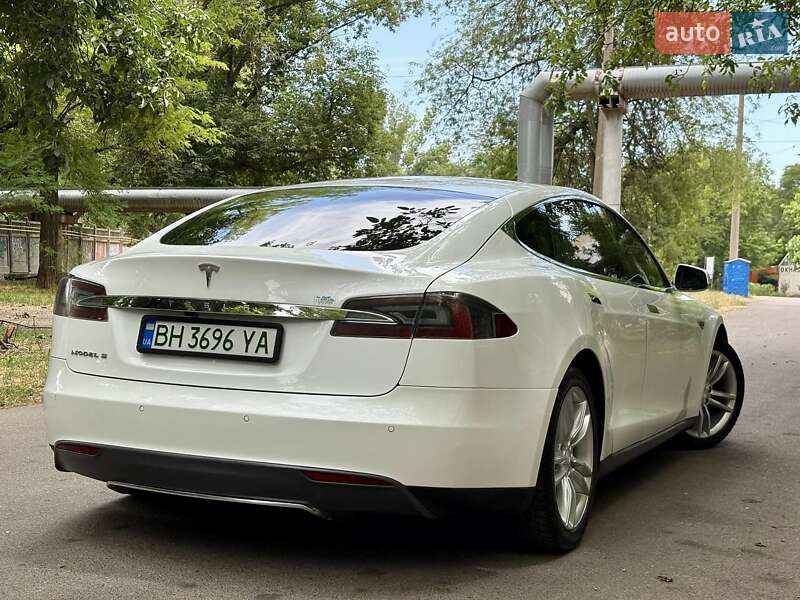 Лифтбек Tesla Model S 2013 в Одессе