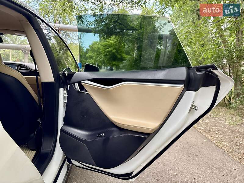 Лифтбек Tesla Model S 2013 в Одессе
