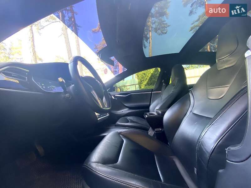 Лифтбек Tesla Model S 2016 в Львове