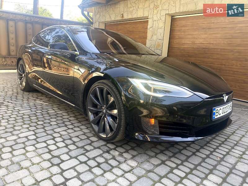 Лифтбек Tesla Model S 2016 в Львове