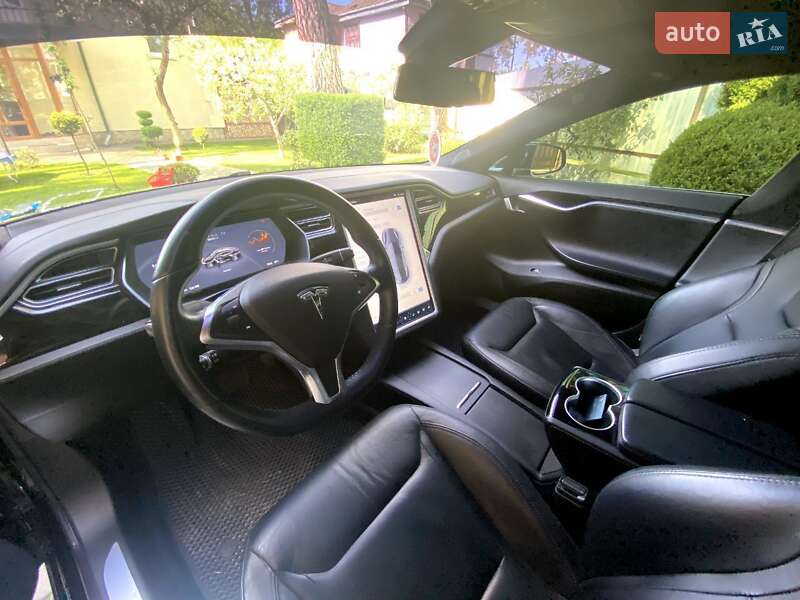 Лифтбек Tesla Model S 2016 в Львове