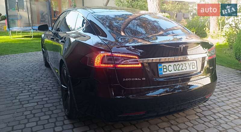 Лифтбек Tesla Model S 2016 в Львове