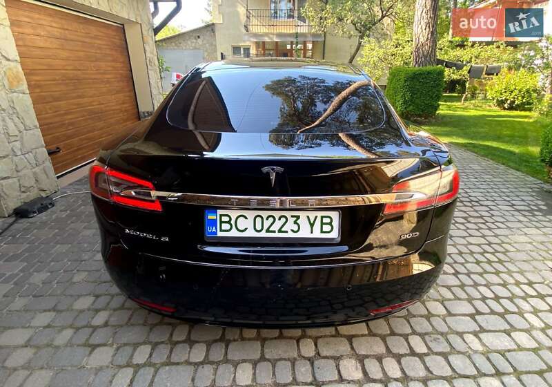 Лифтбек Tesla Model S 2016 в Львове