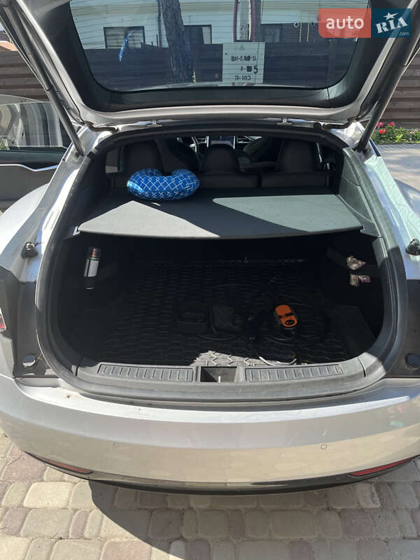 Лифтбек Tesla Model S 2018 в Гостомеле