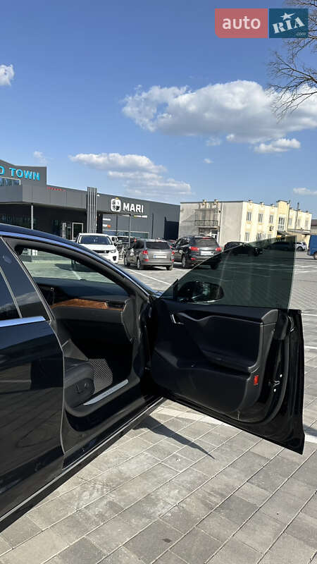 Лифтбек Tesla Model S 2018 в Виннице