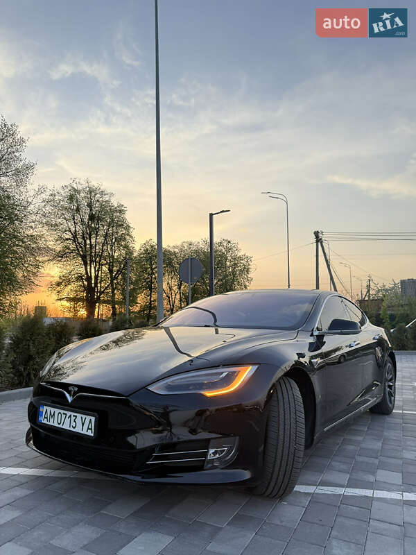 Лифтбек Tesla Model S 2018 в Виннице