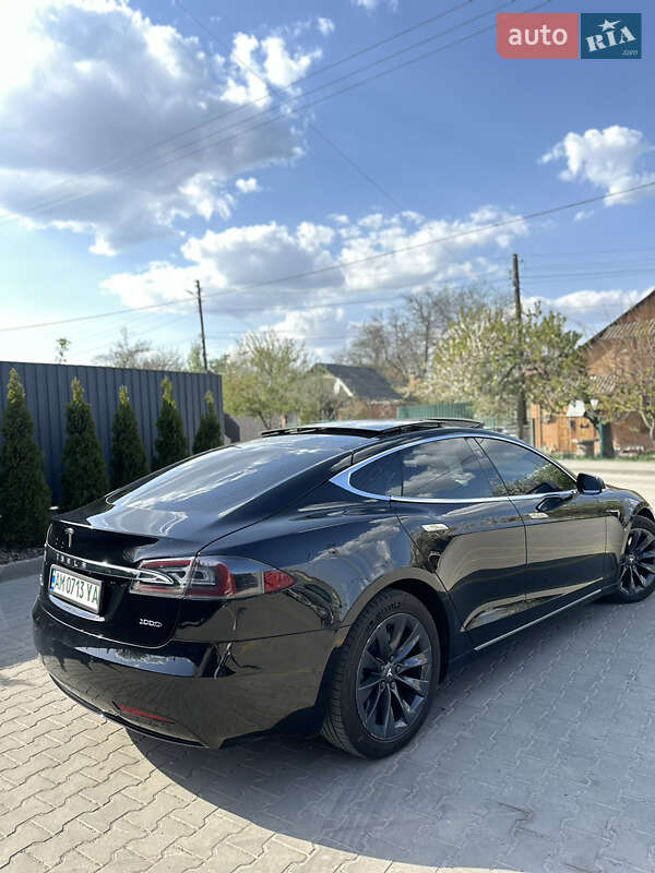 Лифтбек Tesla Model S 2018 в Виннице