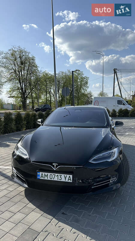 Лифтбек Tesla Model S 2018 в Виннице