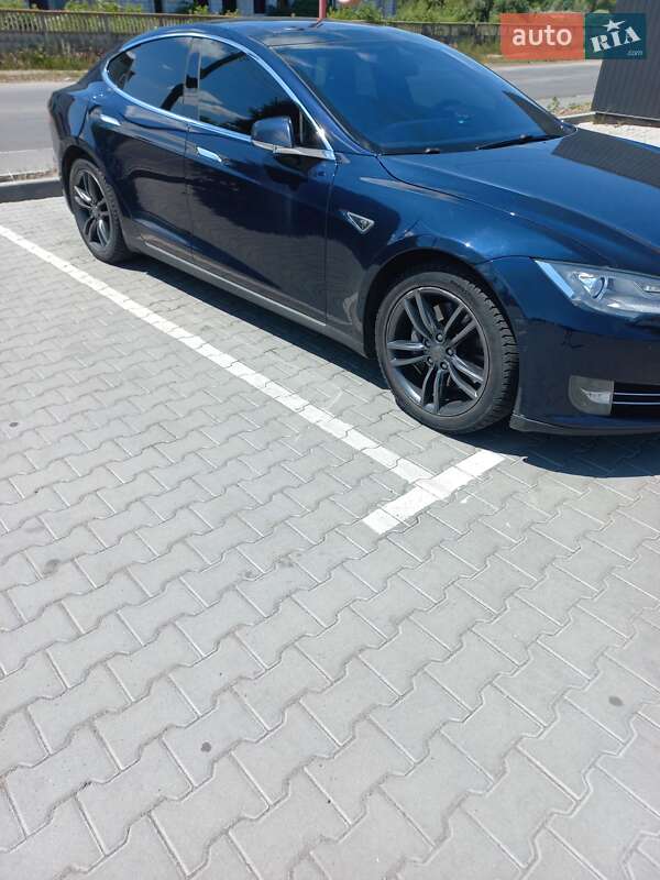 Лифтбек Tesla Model S 2014 в Виннице