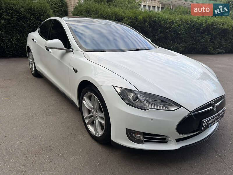 Лифтбек Tesla Model S 2014 в Умани