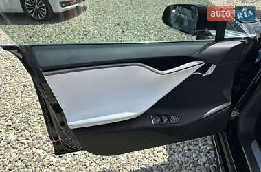 Лифтбек Tesla Model S 2020 в 