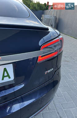 Лифтбек Tesla Model S 2013 в 