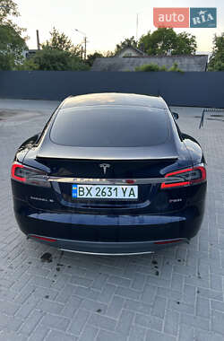 Лифтбек Tesla Model S 2013 в 