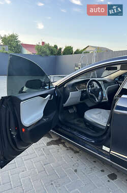 Лифтбек Tesla Model S 2013 в 