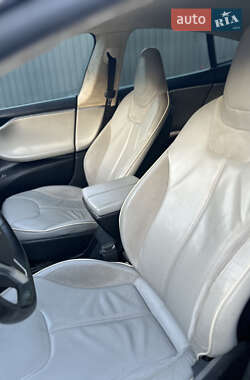 Лифтбек Tesla Model S 2013 в 