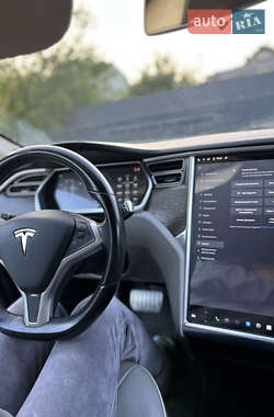 Лифтбек Tesla Model S 2013 в 