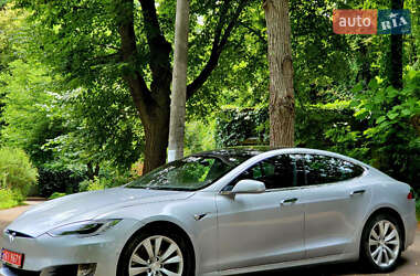 Лифтбек Tesla Model S 2017 в 