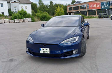 Лифтбек Tesla Model S 2016 в Ровно
