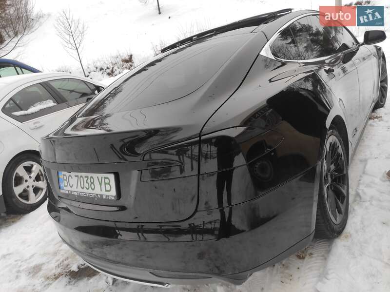 Лифтбек Tesla Model S 2014 в Львове