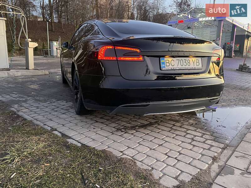 Лифтбек Tesla Model S 2014 в Львове