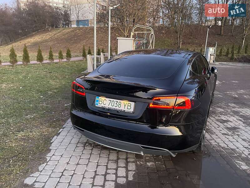 Лифтбек Tesla Model S 2014 в Львове