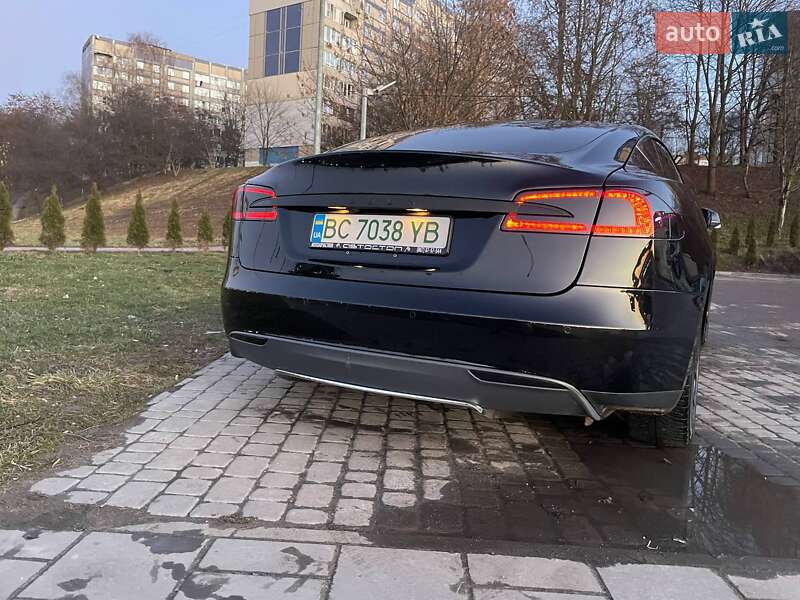 Лифтбек Tesla Model S 2014 в Львове