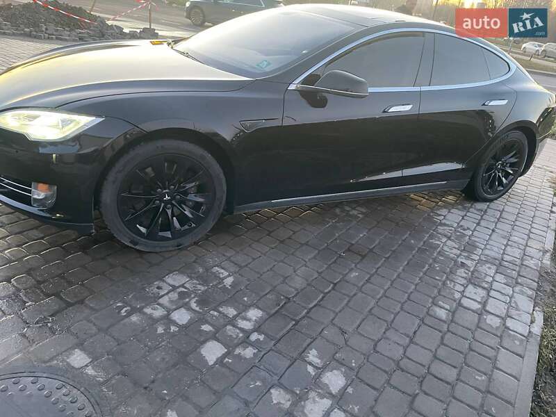 Лифтбек Tesla Model S 2014 в Львове