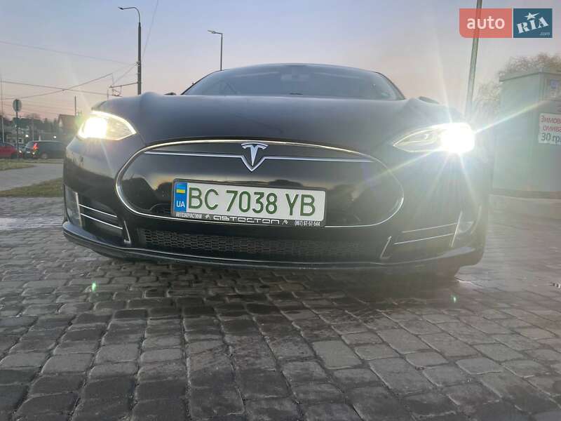 Лифтбек Tesla Model S 2014 в Львове