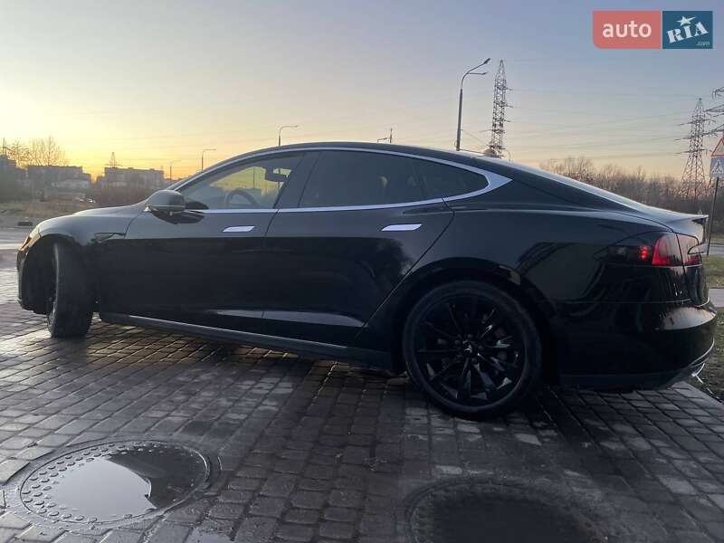 Лифтбек Tesla Model S 2014 в Львове