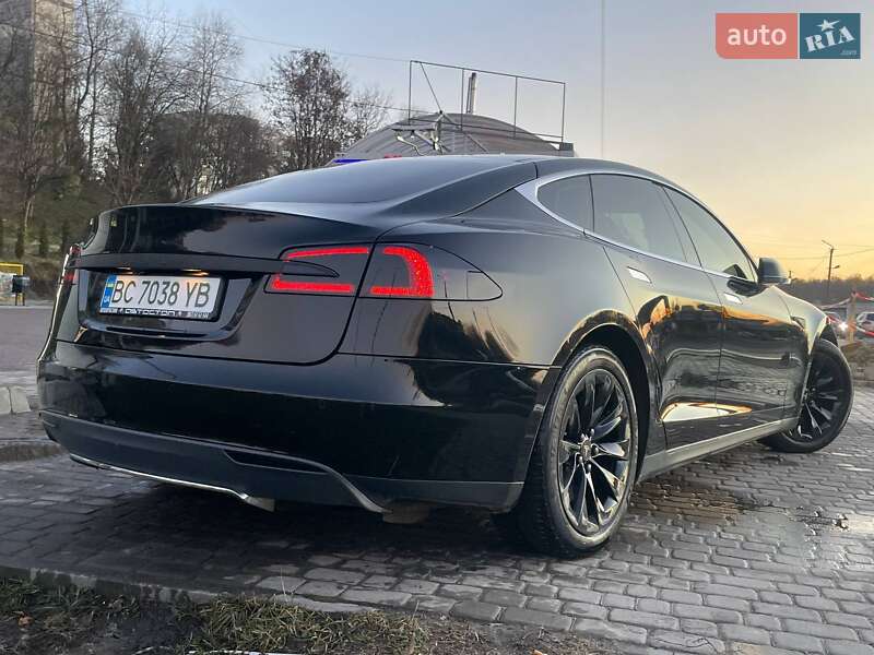 Лифтбек Tesla Model S 2014 в Львове