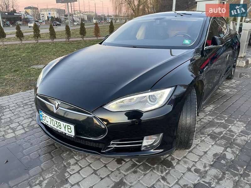 Лифтбек Tesla Model S 2014 в Львове