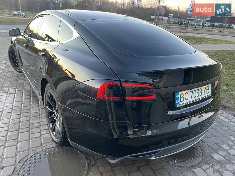 Лифтбек Tesla Model S 2014 в Львове