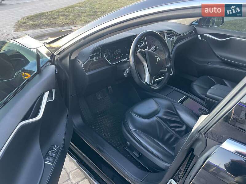 Лифтбек Tesla Model S 2014 в Львове