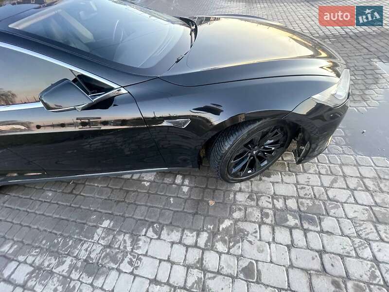 Лифтбек Tesla Model S 2014 в Львове