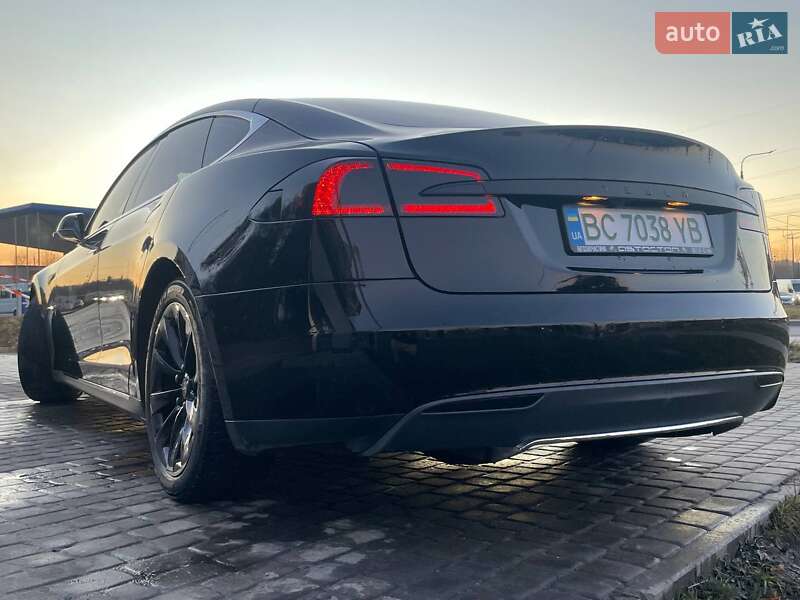 Лифтбек Tesla Model S 2014 в Львове