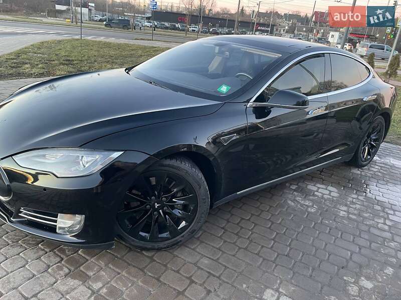 Лифтбек Tesla Model S 2014 в Львове