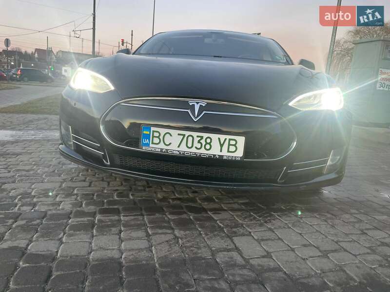 Лифтбек Tesla Model S 2014 в Львове