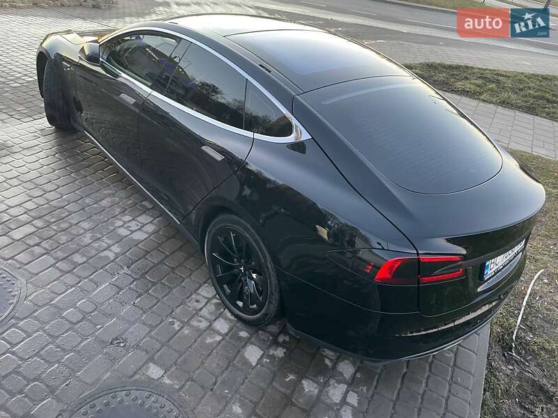 Лифтбек Tesla Model S 2014 в Львове