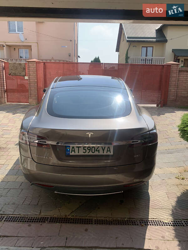 Лифтбек Tesla Model S 2015 в Ивано-Франковске