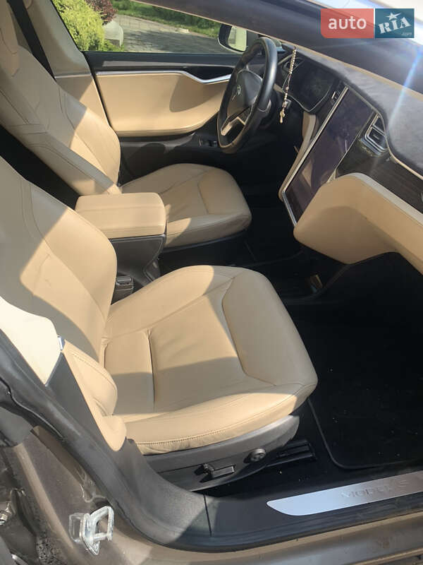 Лифтбек Tesla Model S 2015 в Ивано-Франковске