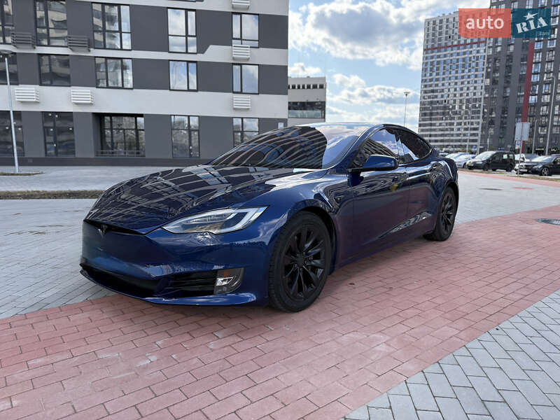Лифтбек Tesla Model S 2017 в 