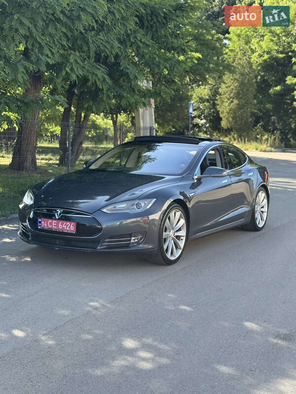 Лифтбек Tesla Model S 2014 в 