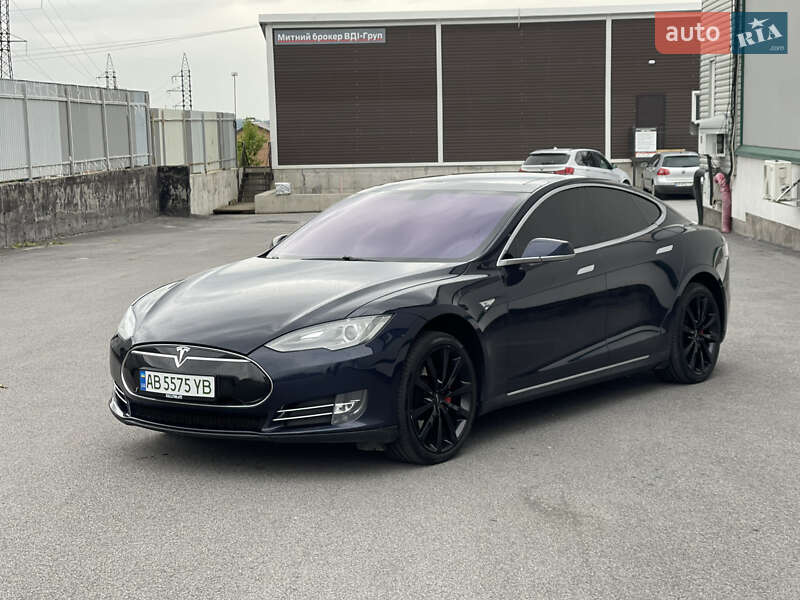 Лифтбек Tesla Model S 2014 в 