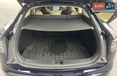 Лифтбек Tesla Model S 2014 в 