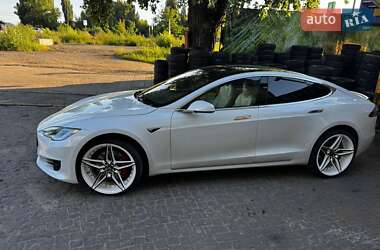 Ліфтбек Tesla Model S 2020 в 