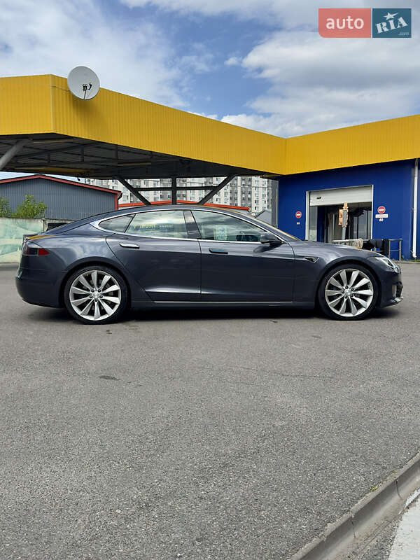 Лифтбек Tesla Model S 2017 в Киеве
