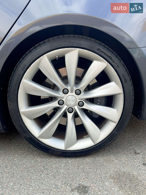Лифтбек Tesla Model S 2017 в Киеве